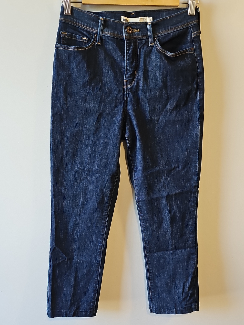 Levi's 512 Dark Wash Size 4 Perfectly Slimming 27x32 High Rise Straight Leg Jean